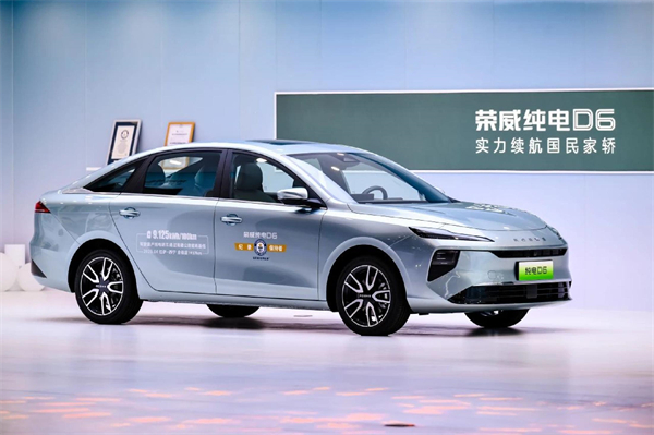四維裂變重構(gòu)增長邏輯，上汽亮出頭部車企轉(zhuǎn)型進(jìn)化新樣本